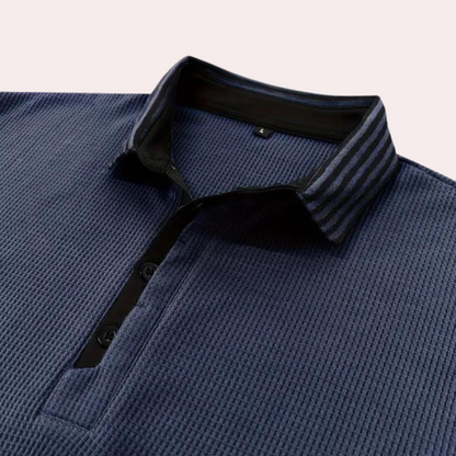 Casual men's shirt with short sleeves