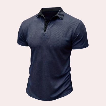 Casual men's shirt with short sleeves