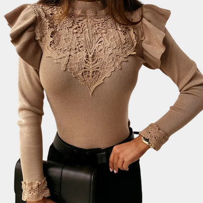 Elegant women's shirt with long sleeves